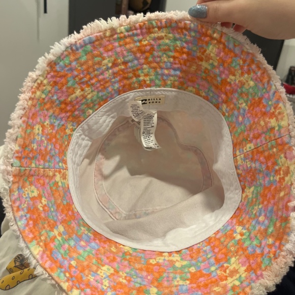 Colorful buckethat - Picture 3 of 4